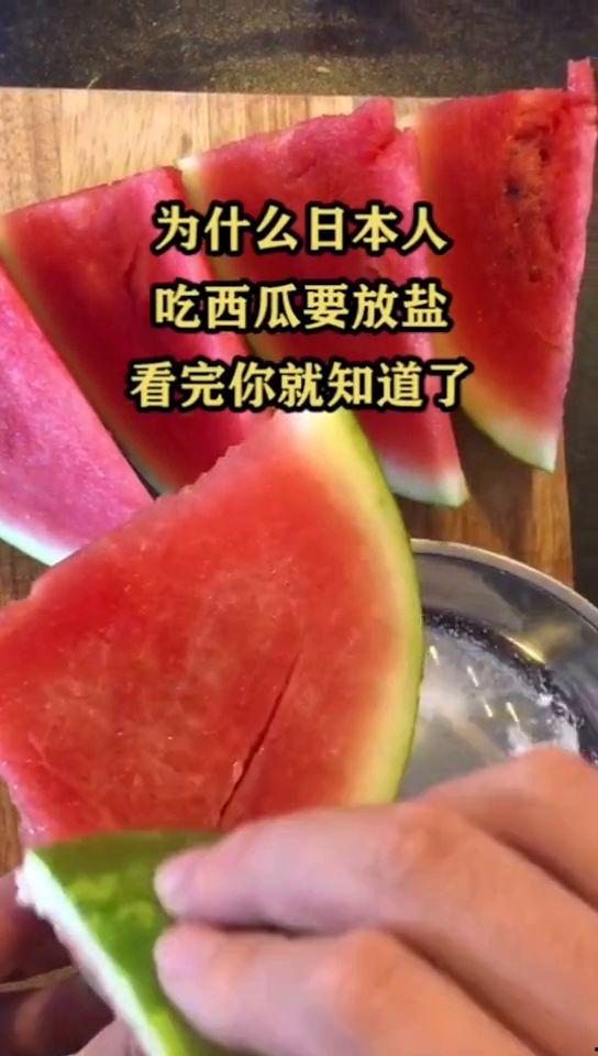 正在播放今日吃瓜,跟随吃瓜群众，揭秘娱乐圈最新瓜事